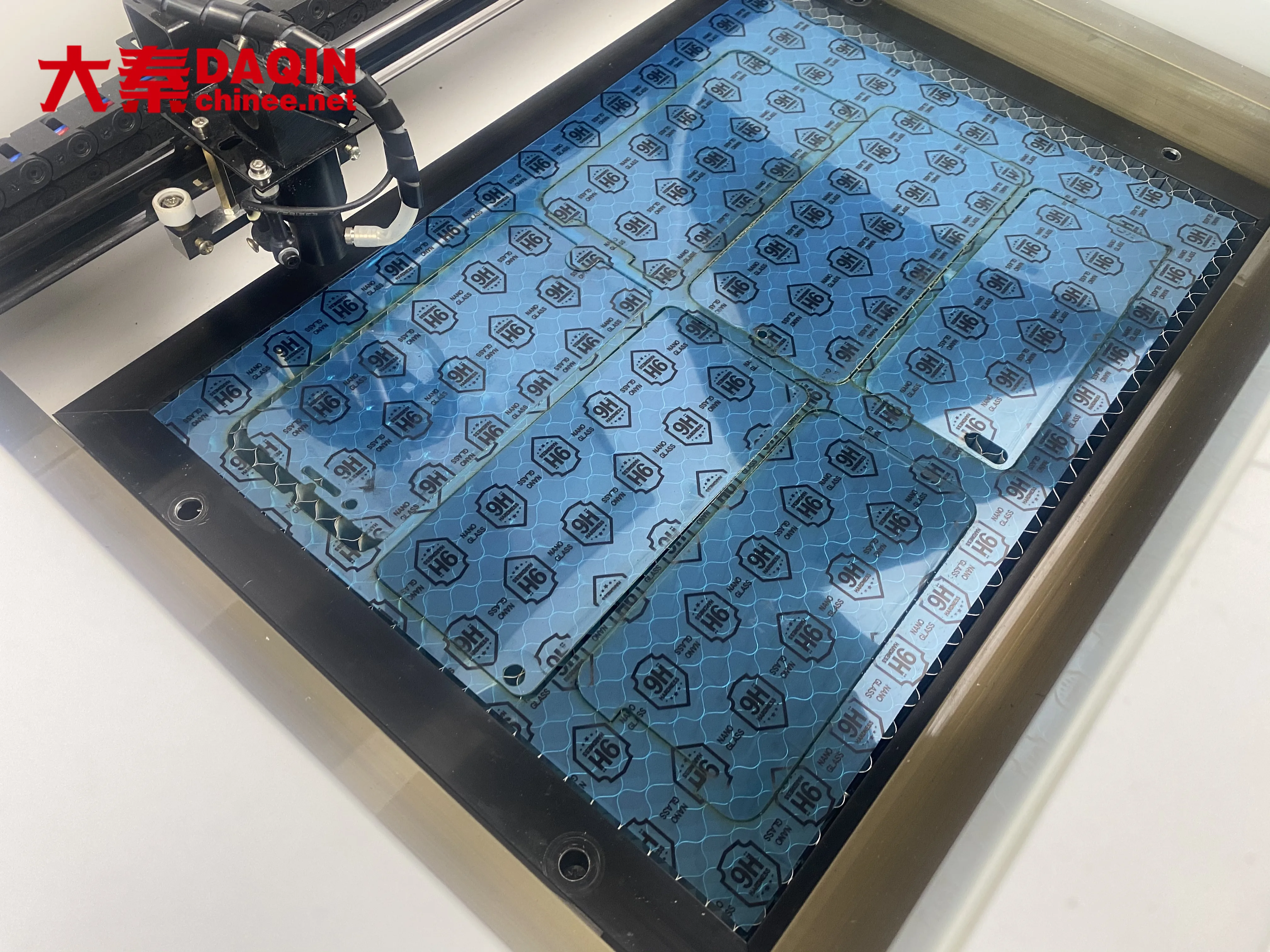 New 9H Tempered Glass Screen Protector Cutting Machine Mobile Privacy Laser Cutter Machine for Retail Industry
