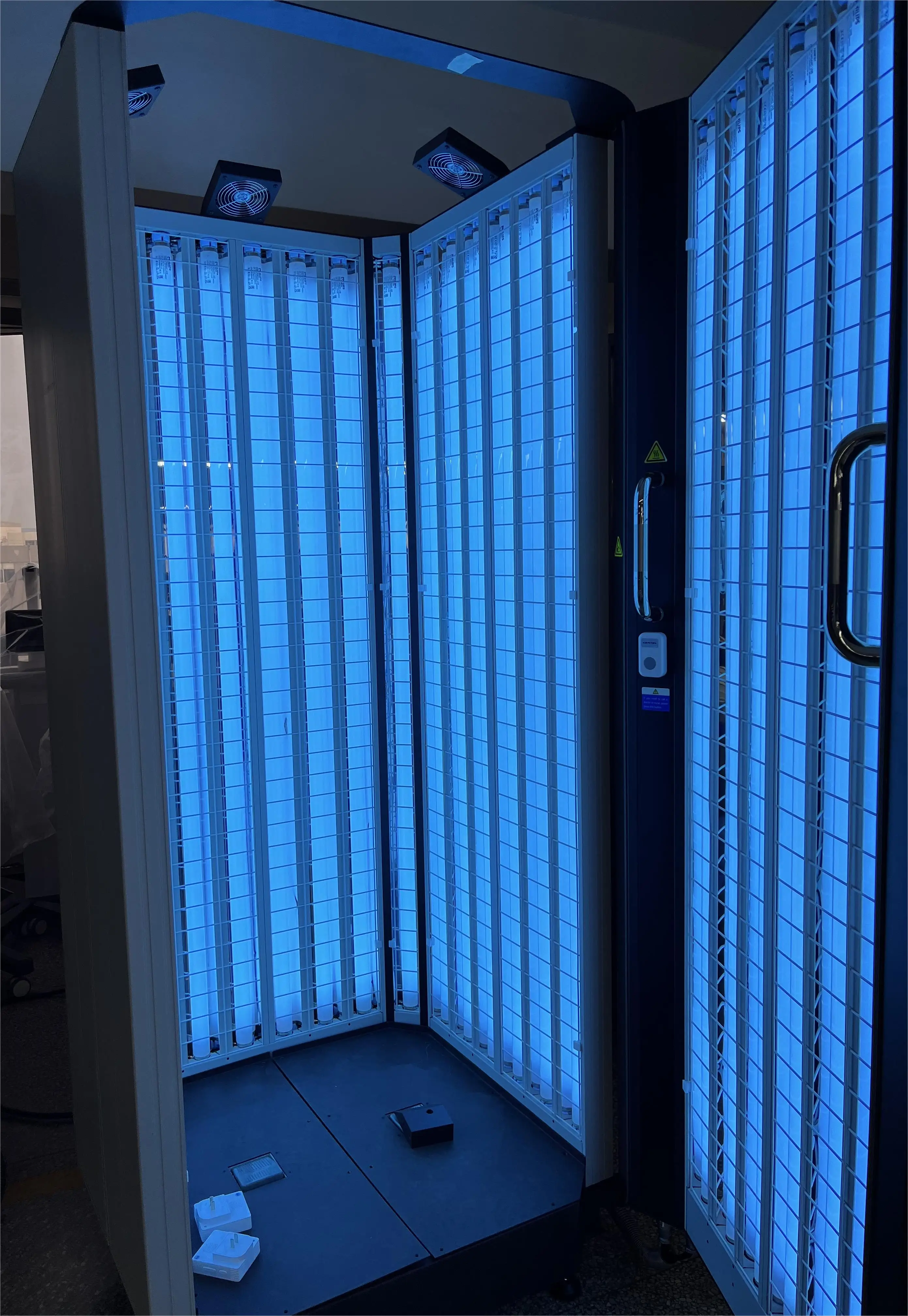 N-UVB Phototherapy Cabinet KN-4005 - 311nm Narrowband UVB Light
