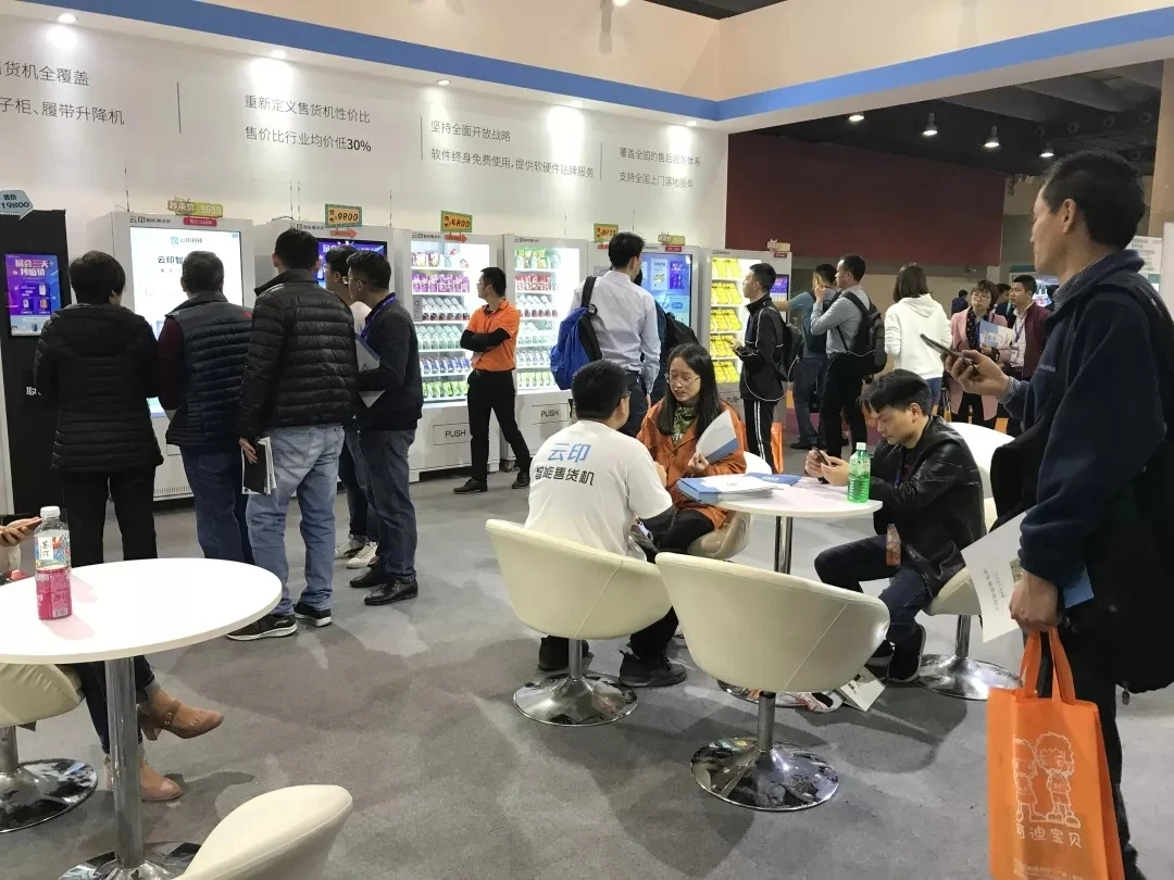 Mini Tabletop Snack Vending Machine Food Vending Machine With Credit