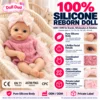 Noeud en tricot rose aux yeux bleus de prairie