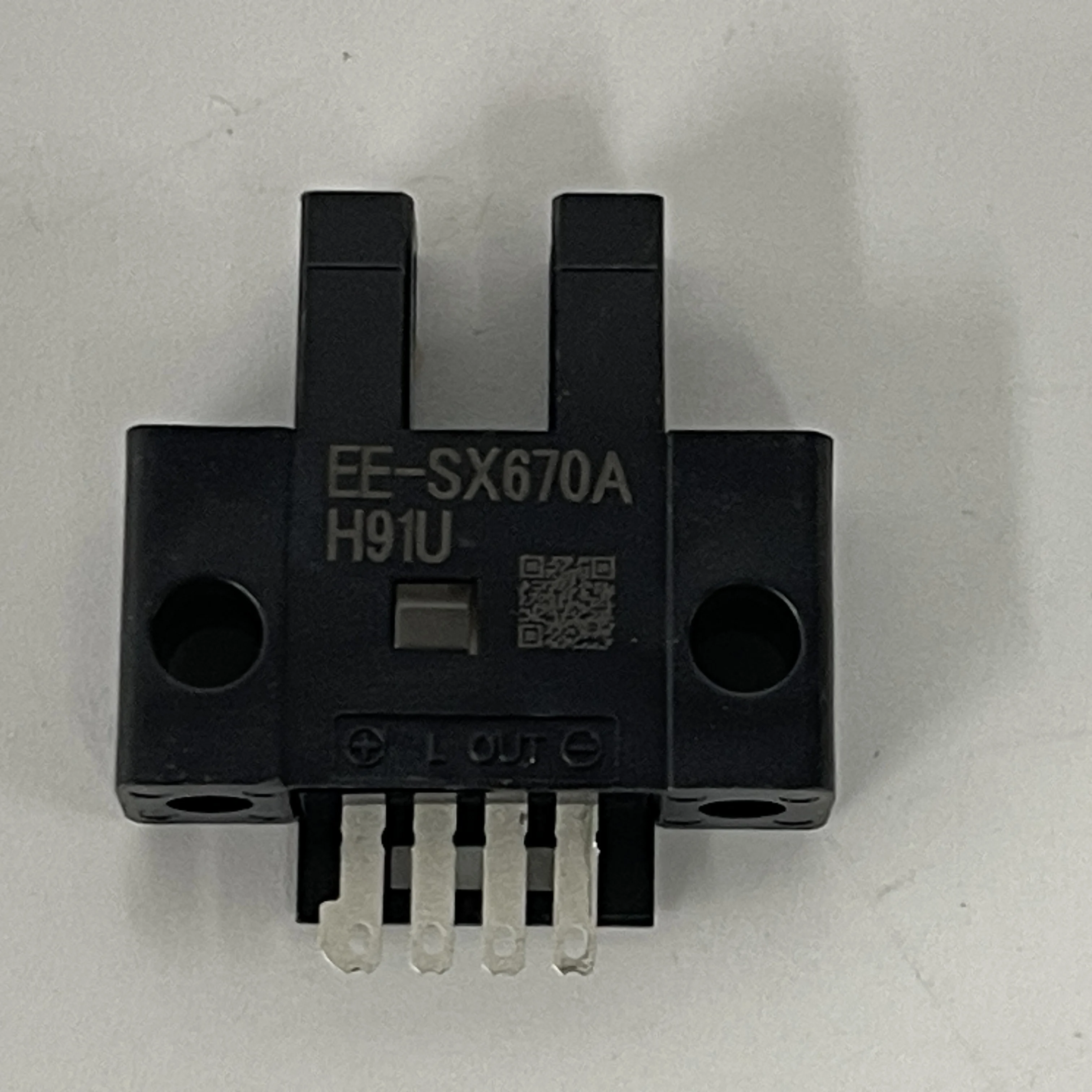 OMRON Photo Micro Sensor EE-SX670A OMRON Photo Micro Sensor EE-SX670A