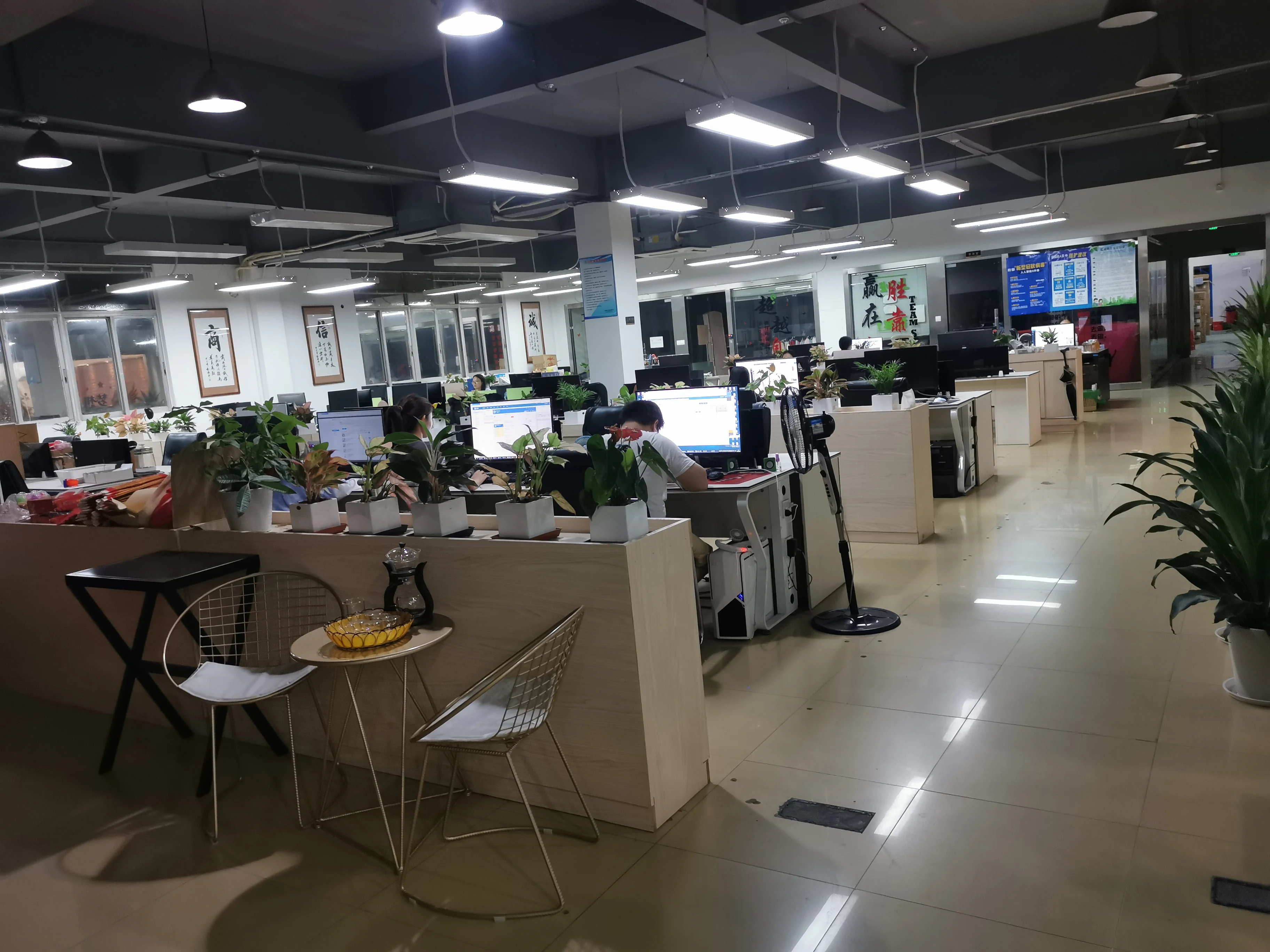 Semi-Automatic Car Phone Holder with ABS+PC Material and 1 Year Warranty for BMW Fitment