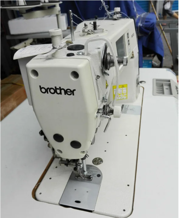 新しい Brother S-7300A Nexio コンピュータ制御高速ロックステッチミシン