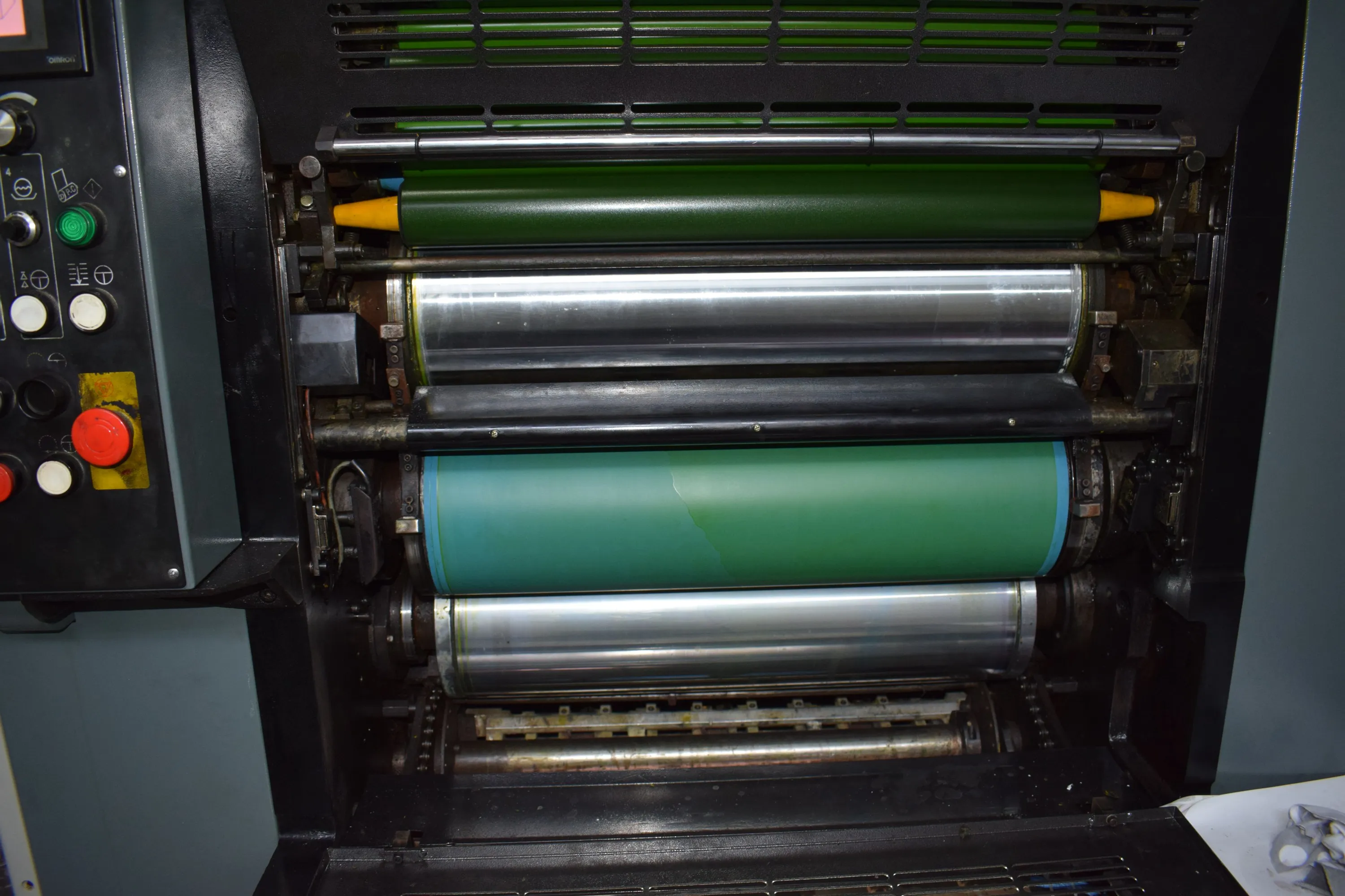 Shinohara Flatbed Offset Printing Machine Used for Crafting High Quality Magazines Bills Papers Labels & Cards