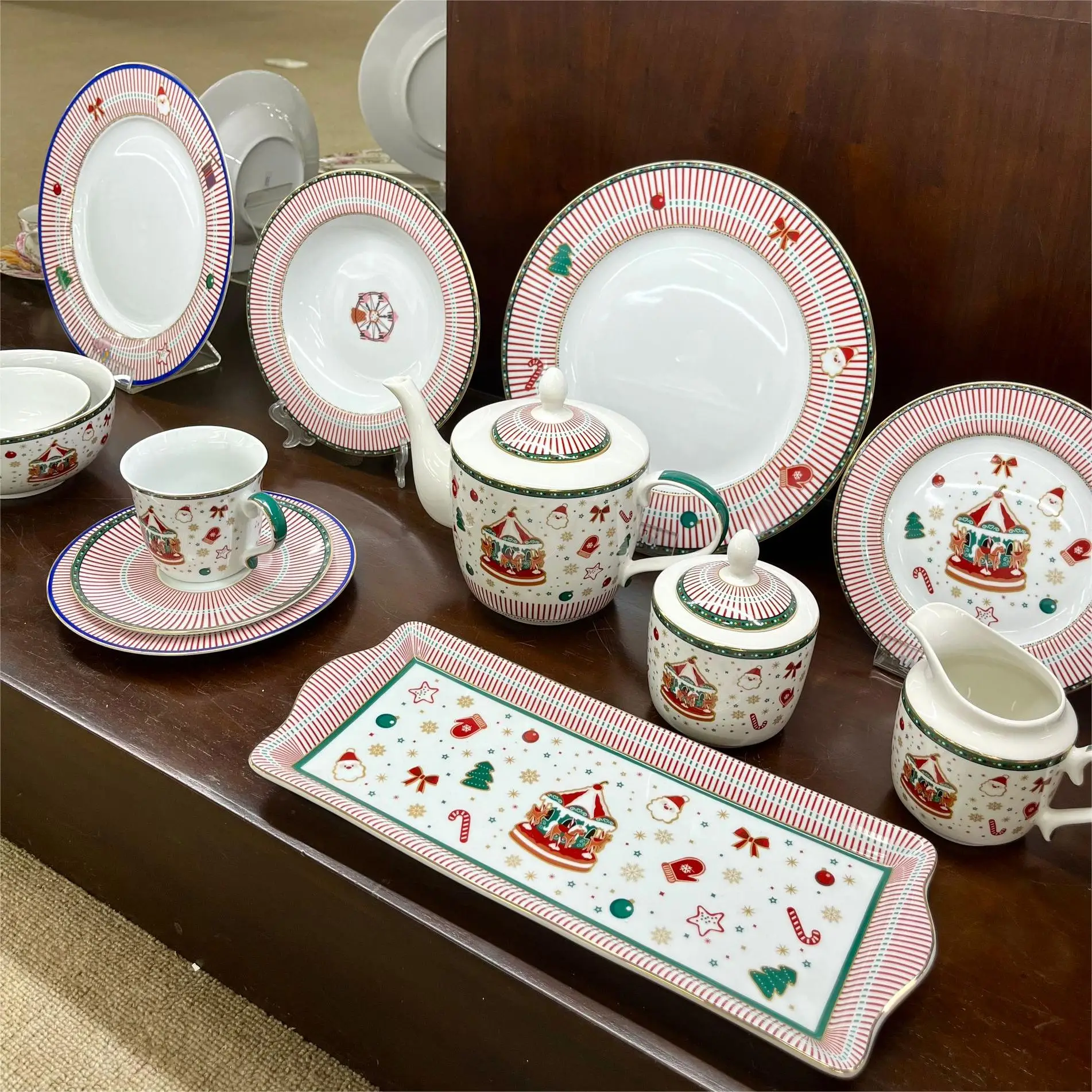 Fancy Christmas Holiday Snowman Design Porcelain Dishes Dinnerware Set for Home and Gift