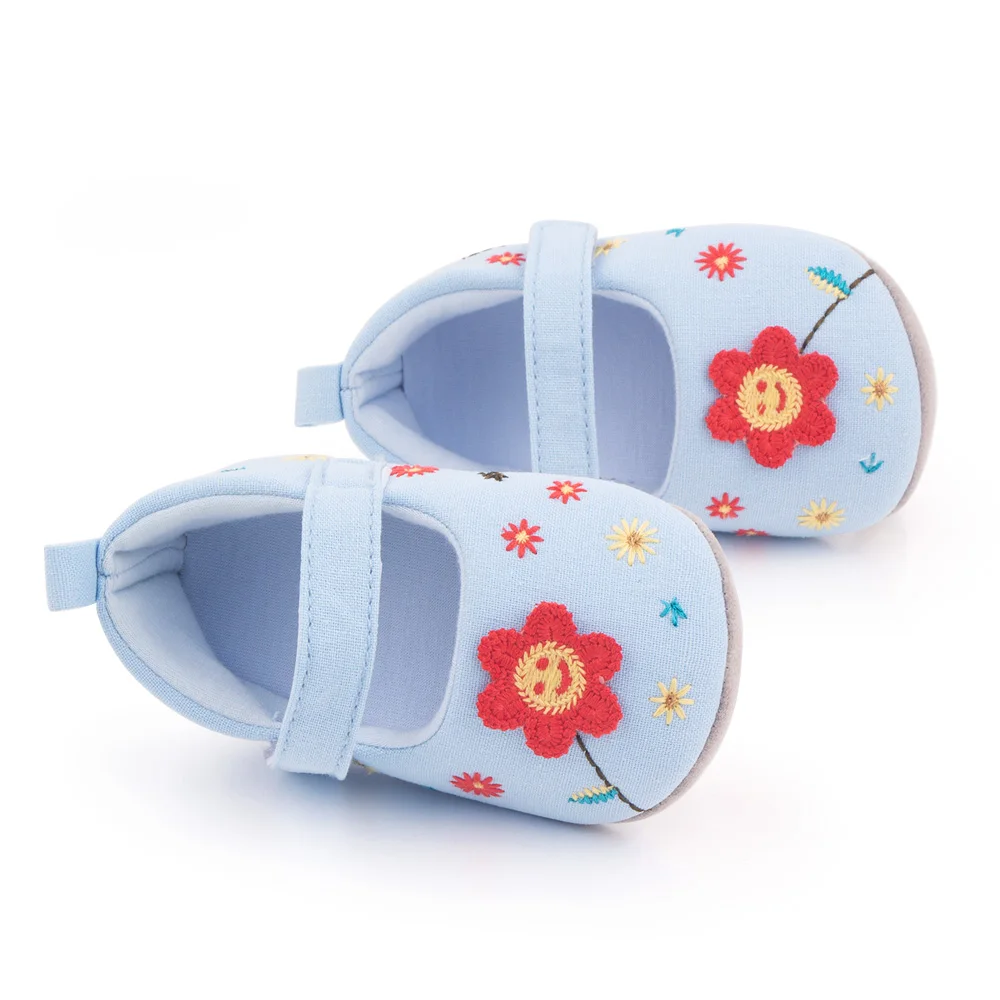 Wholesale newborn baby shoes girls beauty knitting flowers non-slip toddler shoes supplier