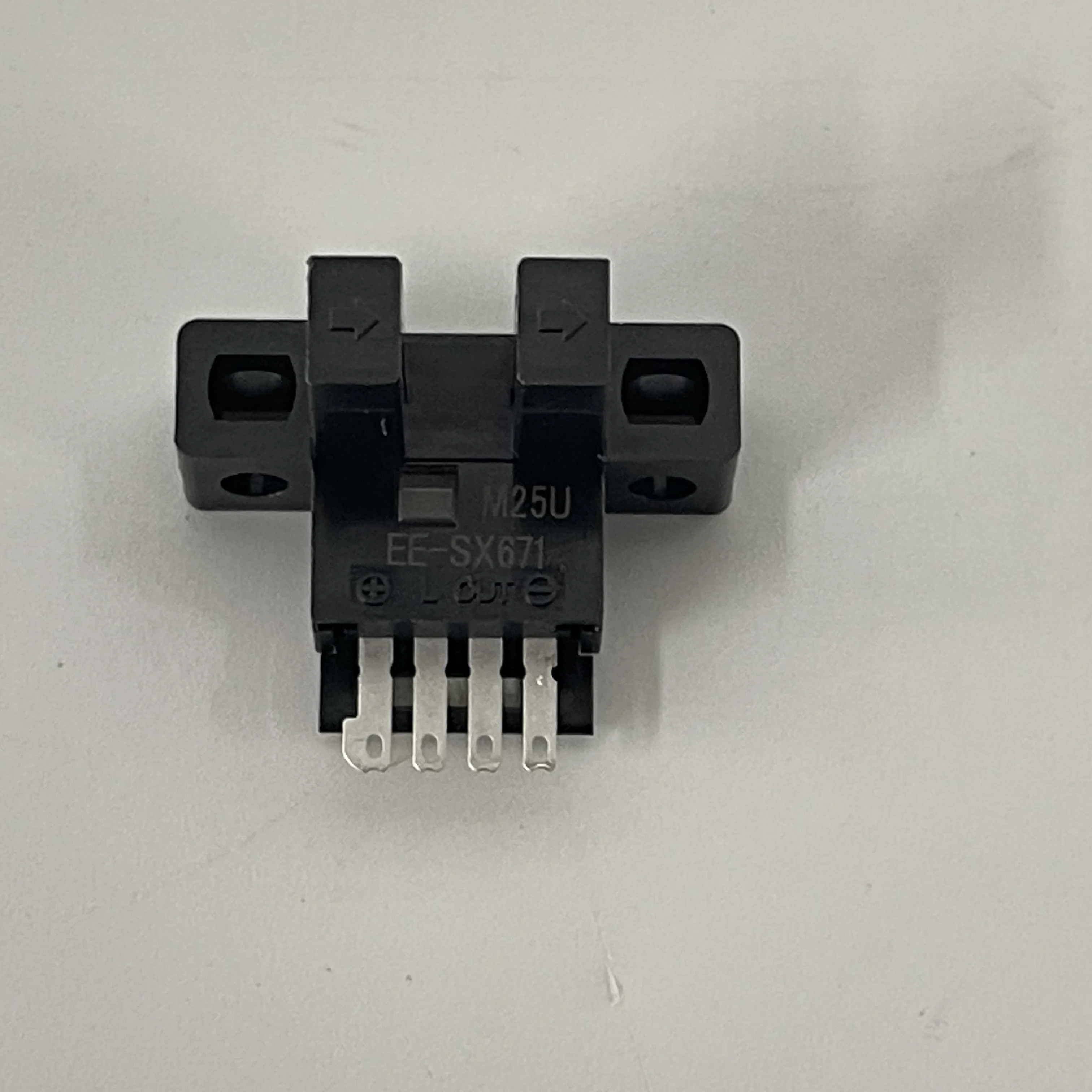 OMRON Photo Micro Sensor EE-SX671 OMRON Photo Micro Sensor EE-SX671