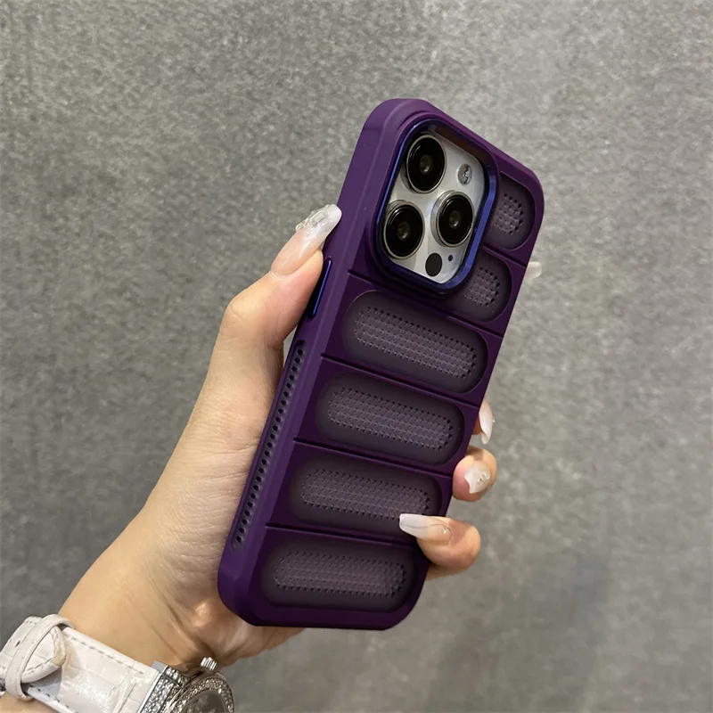 Heat Dissipation Breathable TPU PC Phone Case Matte Protective Case with Effective Cooling Holes for iPhone