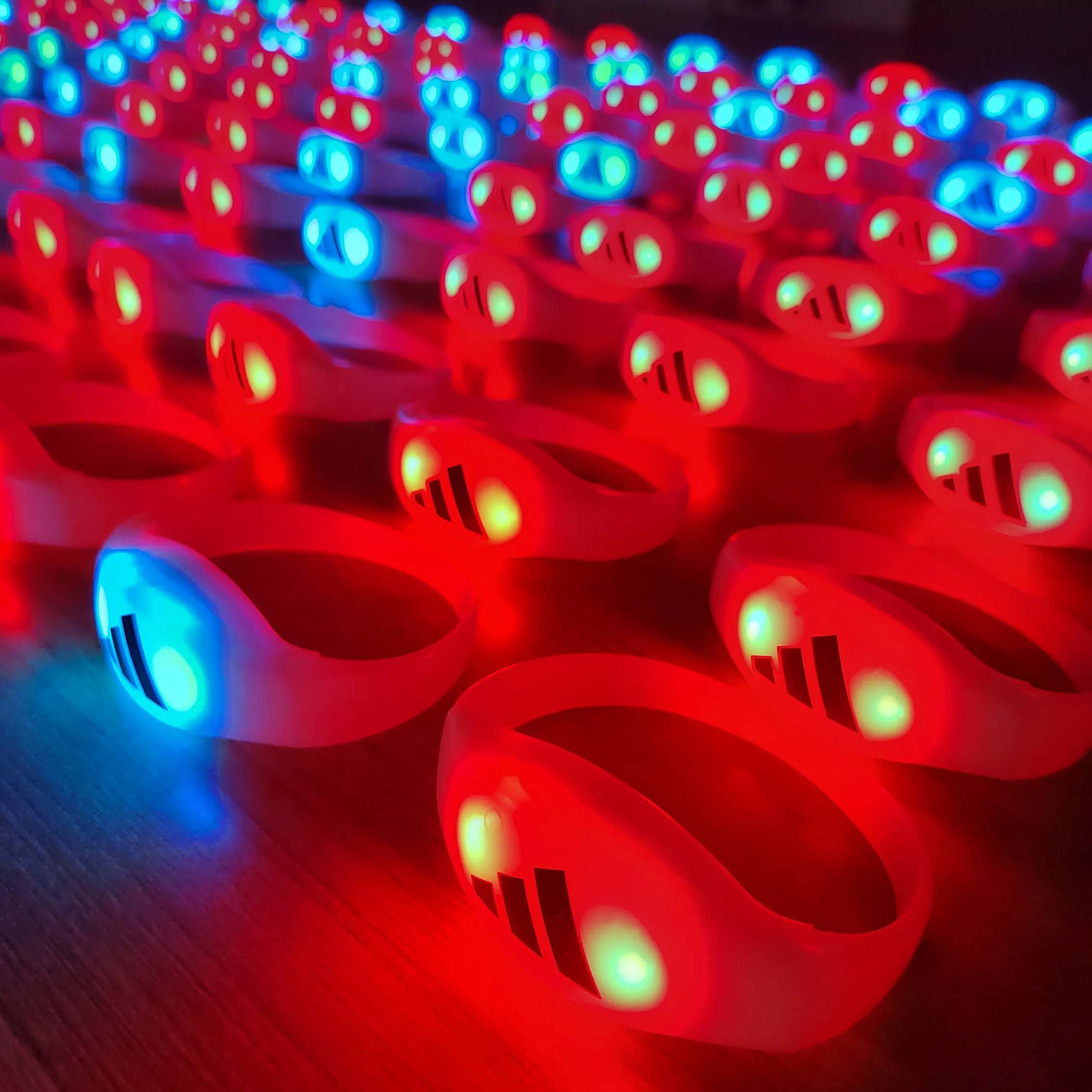 LINLI RFID DMX Remote Controlled Led Bracelets Light up Wristbands Flashing Arm Wrist Bands for Music Festival Concert Event