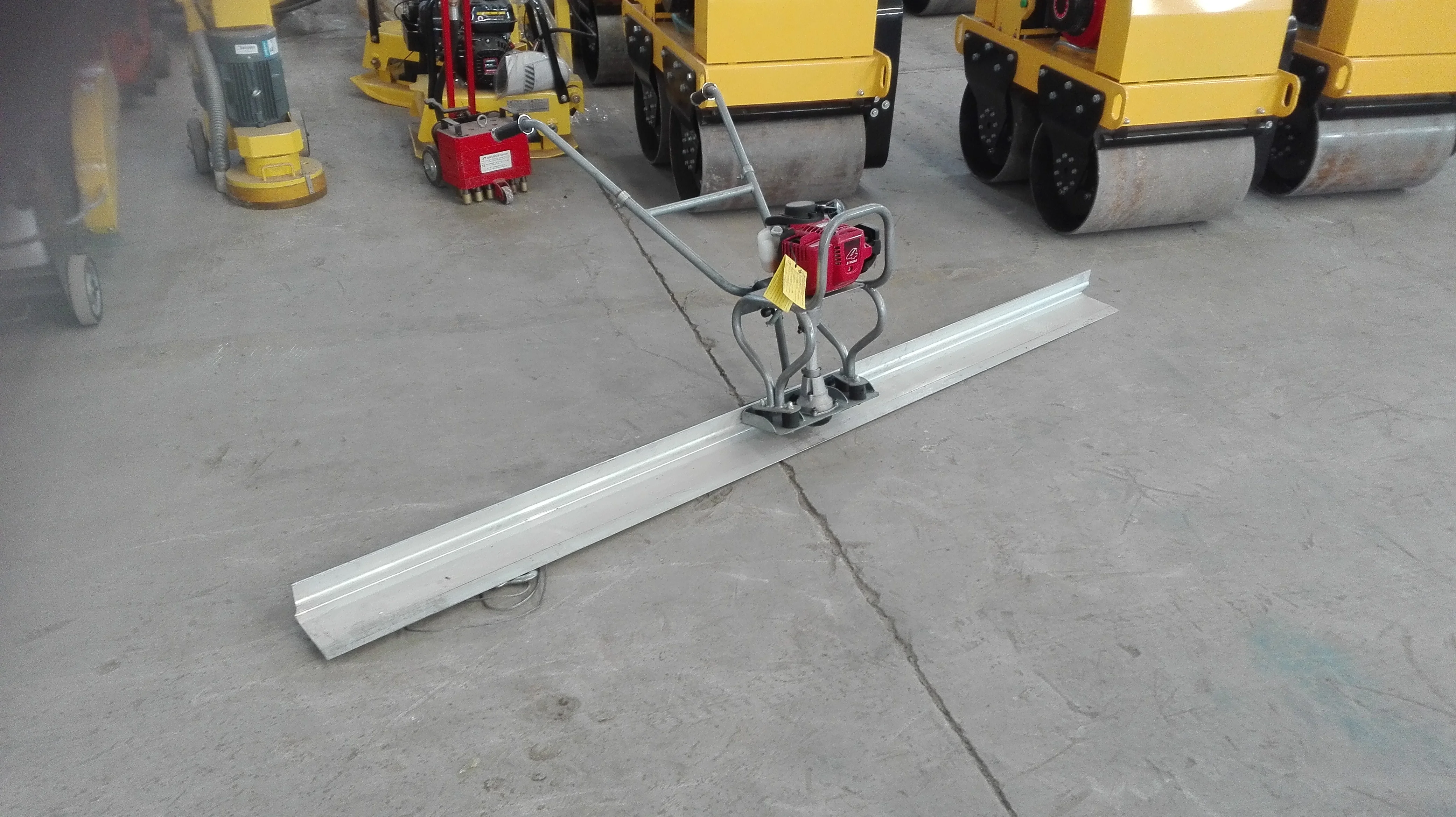 Concrete Vibrating Screed Floor Leveling Machine for Construction Works for Sale