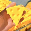 Jouet spongieux au fromage de 8 cm (sac opp)