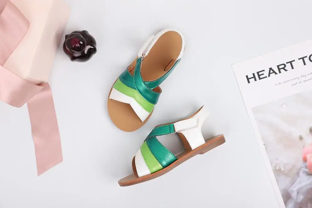 Пользовательские Новая мода девушки совершенно другого цвета кожи целлюлозно-дно для пляжного отдыха детские сандалии