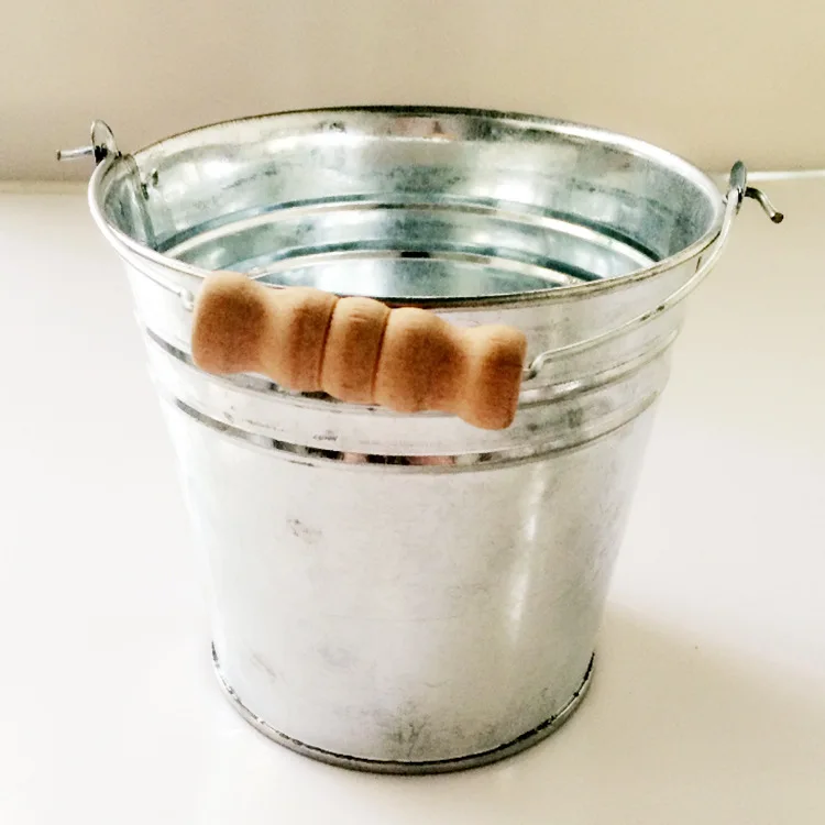 DD2141   Creative Tinplate Mini Watering Bucket Flower Pot Iron Plant Pot Garden Hook Basket Metal Flower Bucket