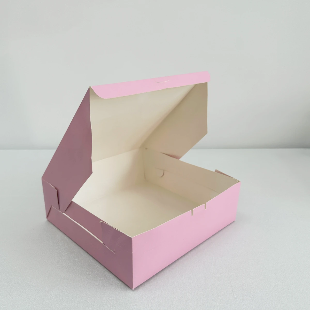 Personalized Corrugated Take Out Box Embossed Pretzel Bakery Pastry Box for Croissant Cinnamon Roll Scone Packaging