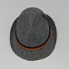 Gris oscuro