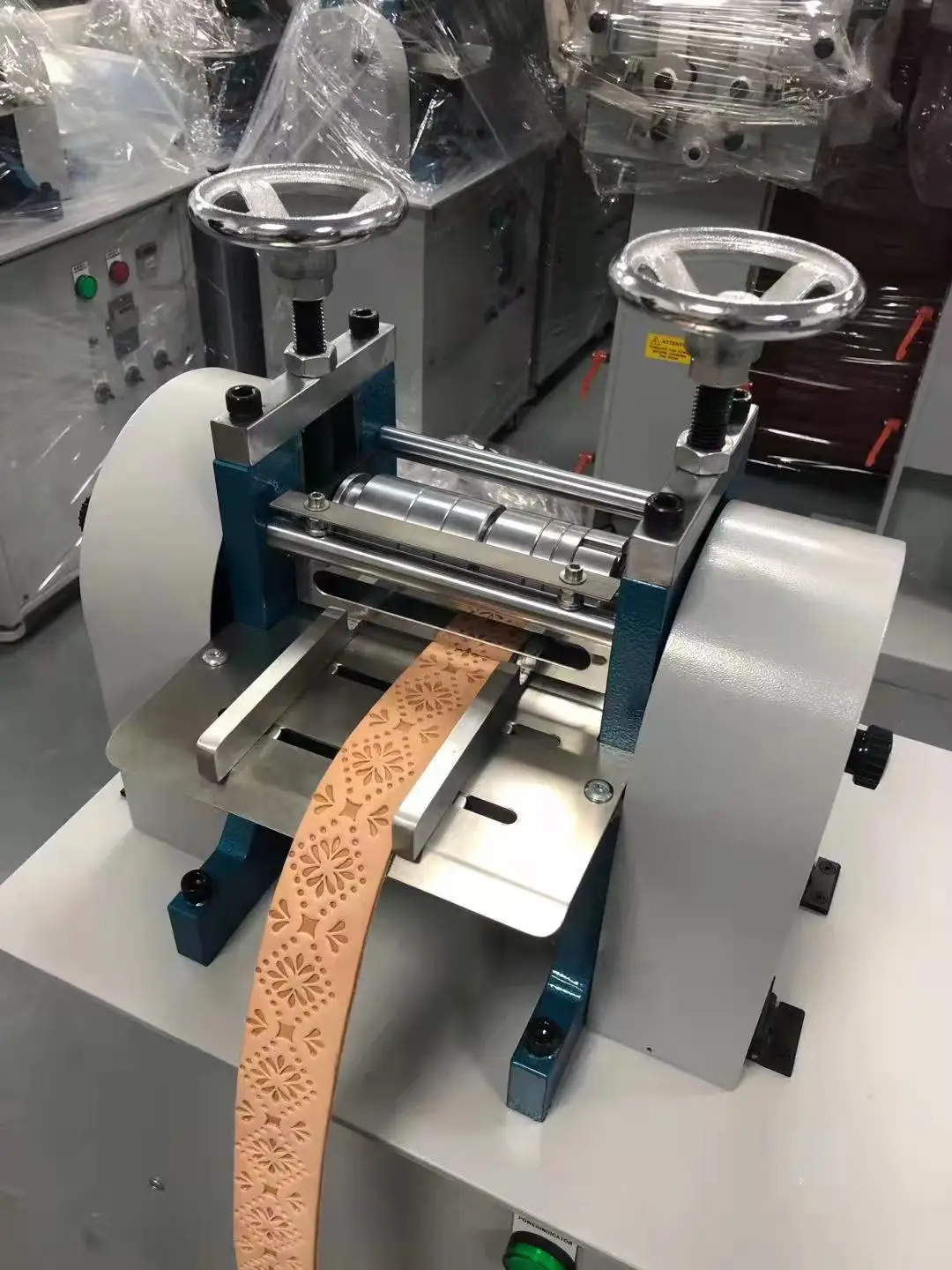 Gsb16 Oil Pressure Hydraulic Leather Belt Embossing Machine Roller