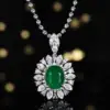 Colgante de oro macizo de 18k con esmeralda natural