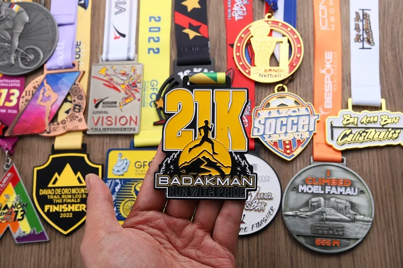 Fabrik Custom Medaillen Sport Metall Logo Emaille Auszeichnung Medaille 2d 3D Gold Silber Fußball Medaillen mit Band 16