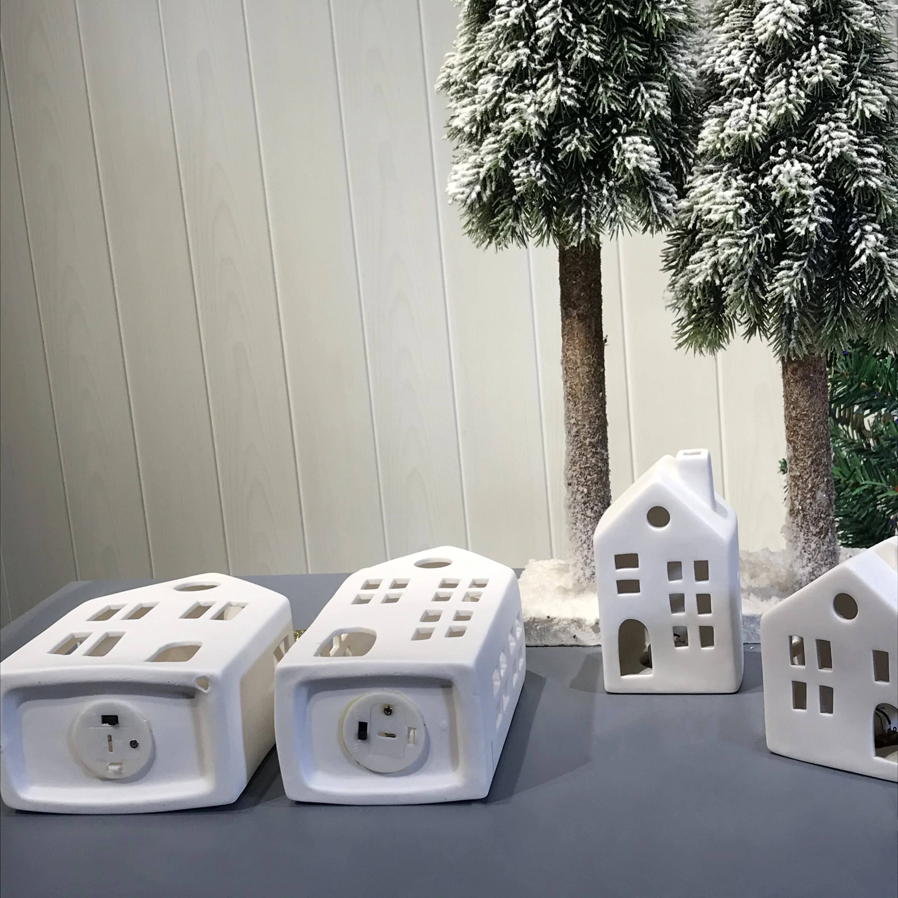 Factory Wholesale Ceramic Classic Pure White Glitter Christmas Village