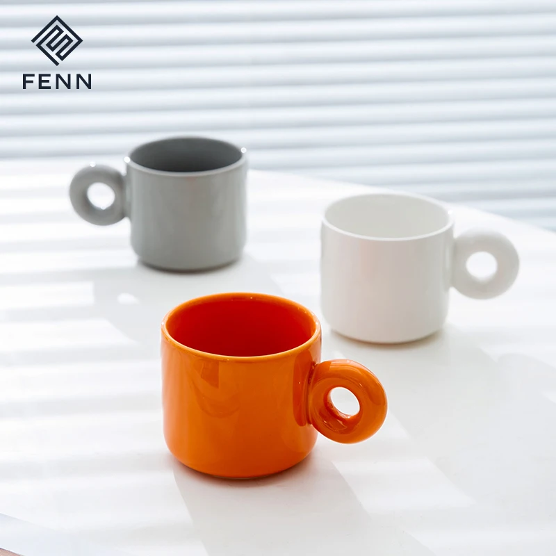 FENN Modern Thick Round Handle Colored Custom Logo Ceramic Mugs Nordic Style Black Glossy Colored Cappuccino Cups Cafe Mug