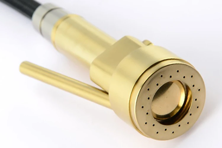 Mezclador de grifo de cocina con resorte semi profesional extraíble de latón negro con caño flexible