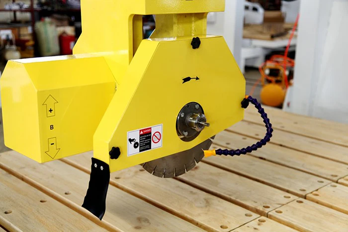 5-осевой фрезерный станок с