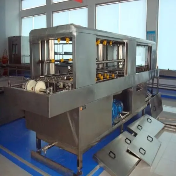 Automatic industrial crate cleaning machine for food bins and slaughterhouse cleaning lines