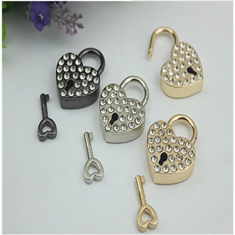 ウェディングギフト用ミニラブハートダイヤモンド南京錠 Buy 愛ハートダイヤモンド南京錠 ウェディングギフト南京錠 ミニハート南京錠 Product On Alibaba Com