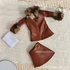 Conjunto de tres piezas color caramelo