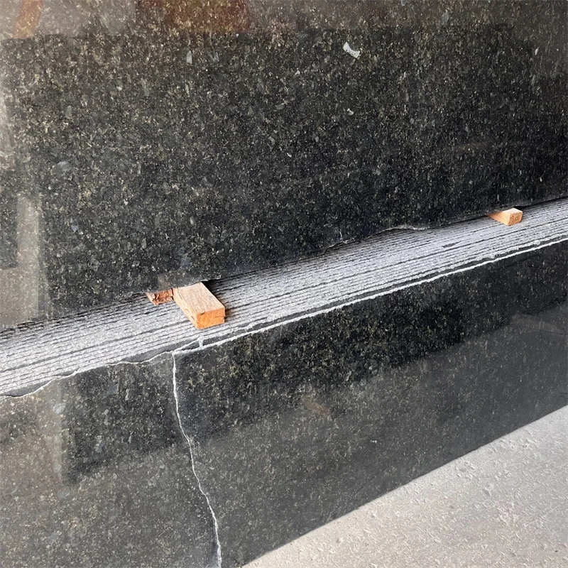 Good Quality Import Natural Emerald Green Granite Slabs For Villa Walling And Kitchen Countertop Decor