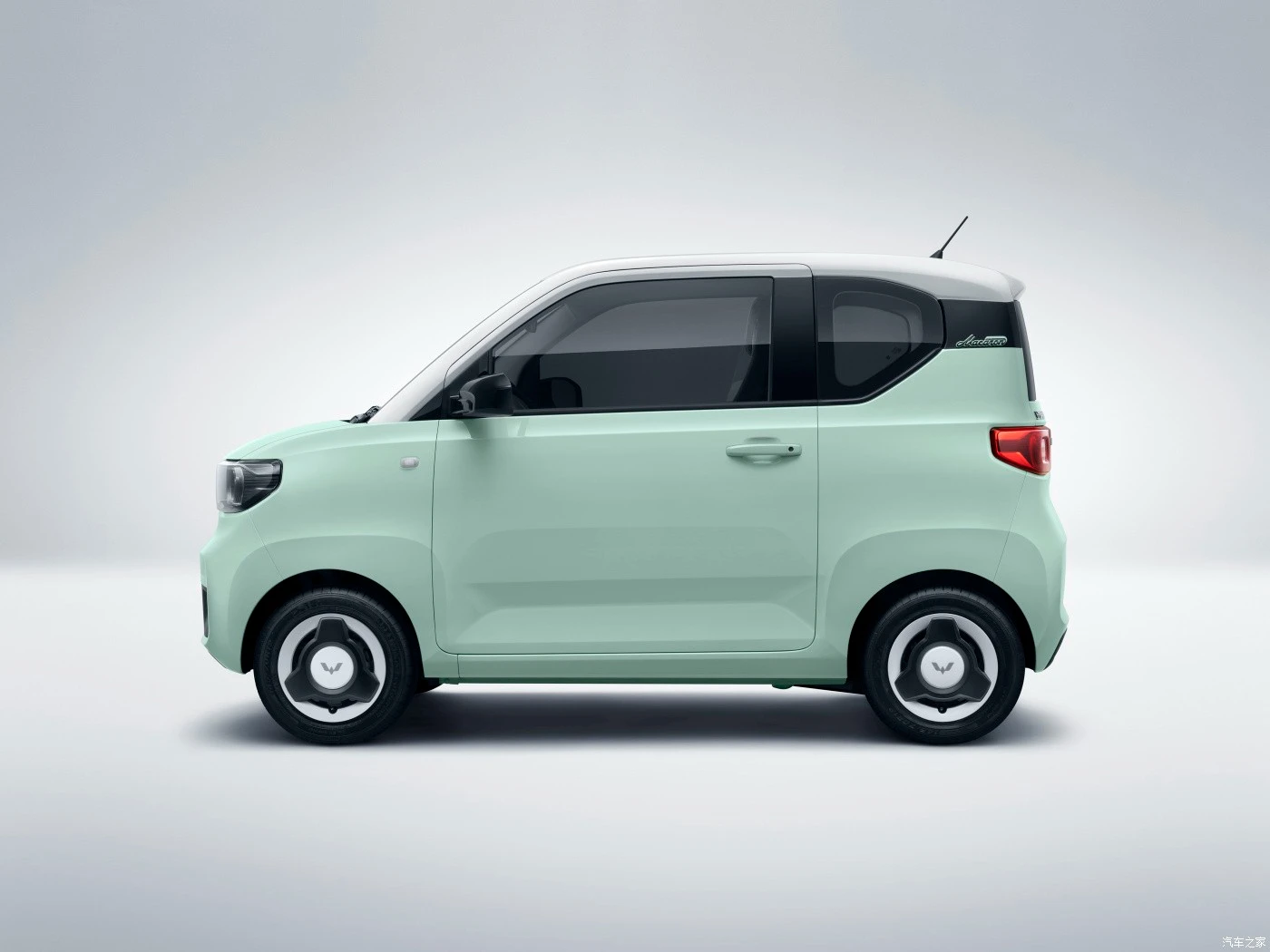 Электромобиль Hongguang Mini ev