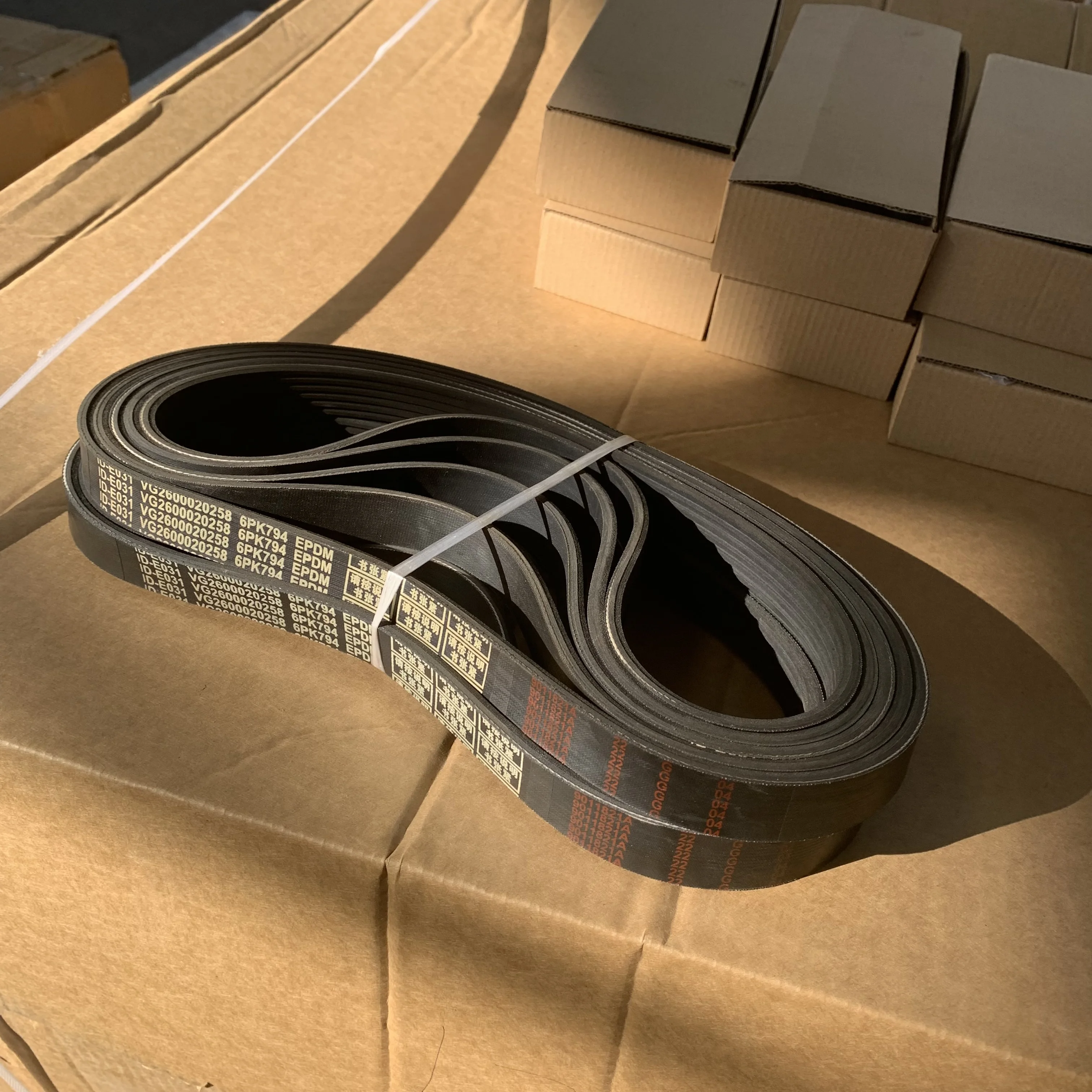 Hot Sale SINOTRUK Howo Truck A7 Alternator Belt VG2600020258 for