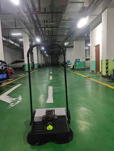 New Wireless Walk-Behind Artificial Turf Sweeper Manual Floor Cleaning Tool with Plastic Brush for Street Use