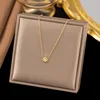h75-collana geometrica con diamante singolo in oro