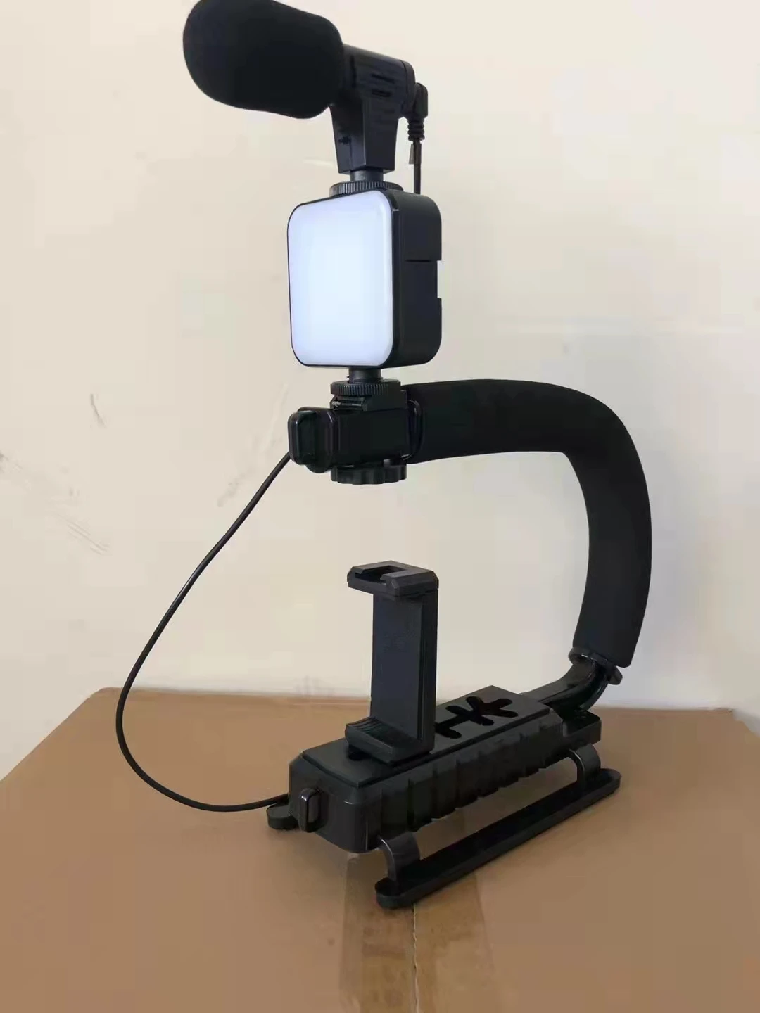 U字型ポータブルカメラスタビライザーハンドヘルドカメラホルダー