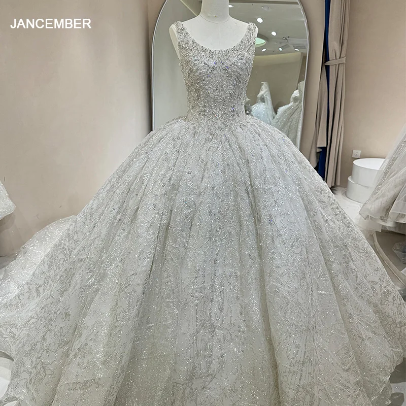 DW0031 Elegant Wedding Dress for Plus Size Brides Modern Ball Gown Heavy Sequined Beading Lace Decoration Featuring Chapel Train DW0031 Elegant Wedding Dress for Plus Size Brides Modern Ball Gown Heavy Sequined Beading Lace Decoration Featuring Chapel Train