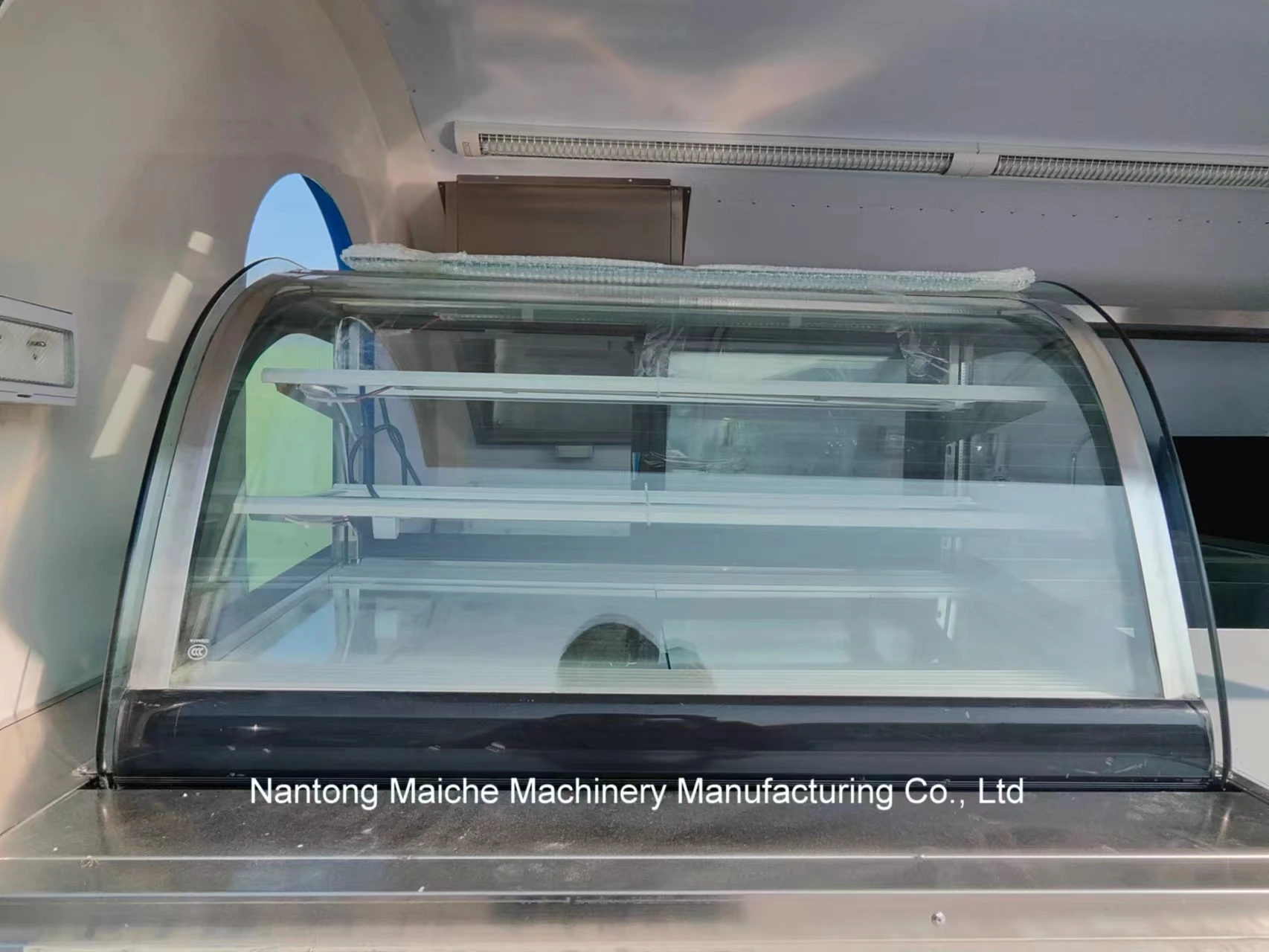 Factory best-selling curved fiberglass vehicle/adjustable internal configuration supplier