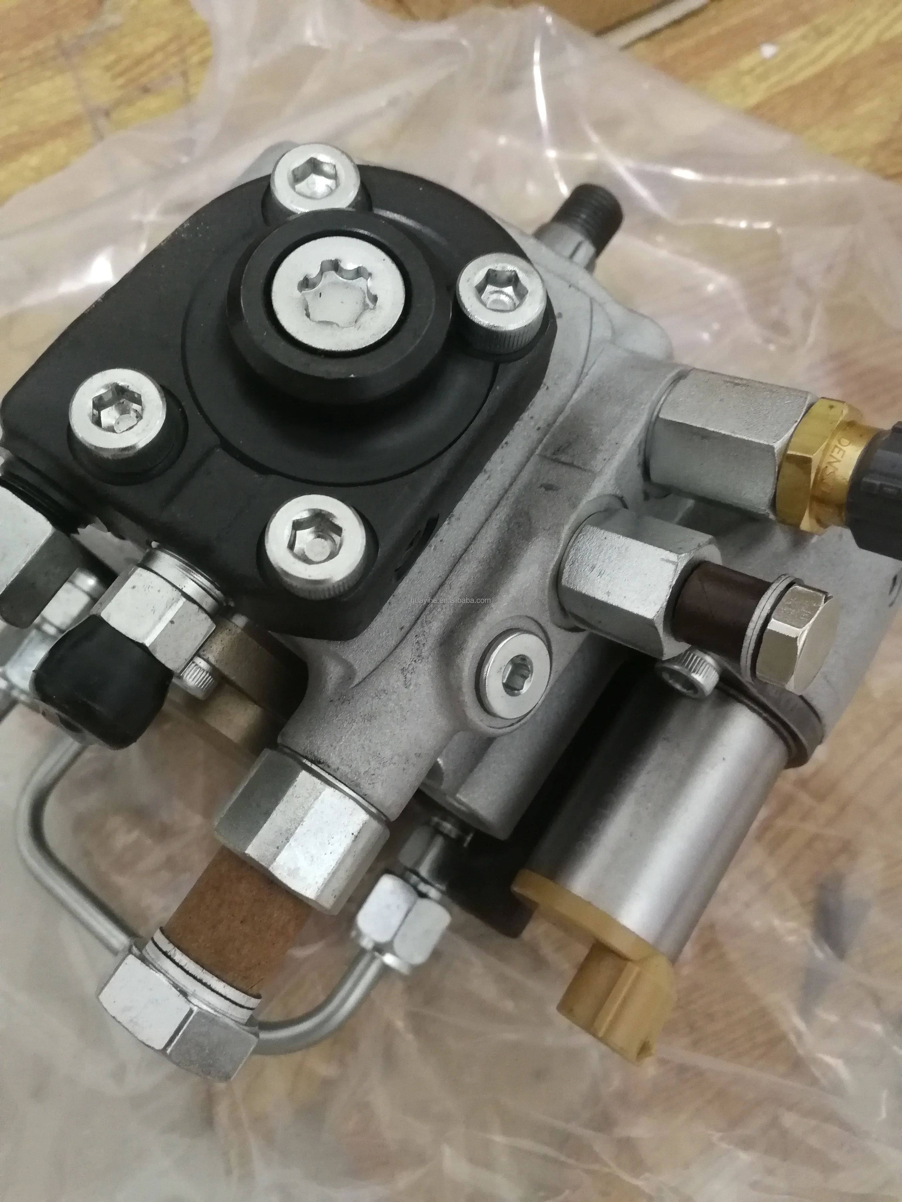 りお出品 High Quality Diesel Fuel Pump - 2940500650 & 8982384640