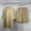 สีกากี