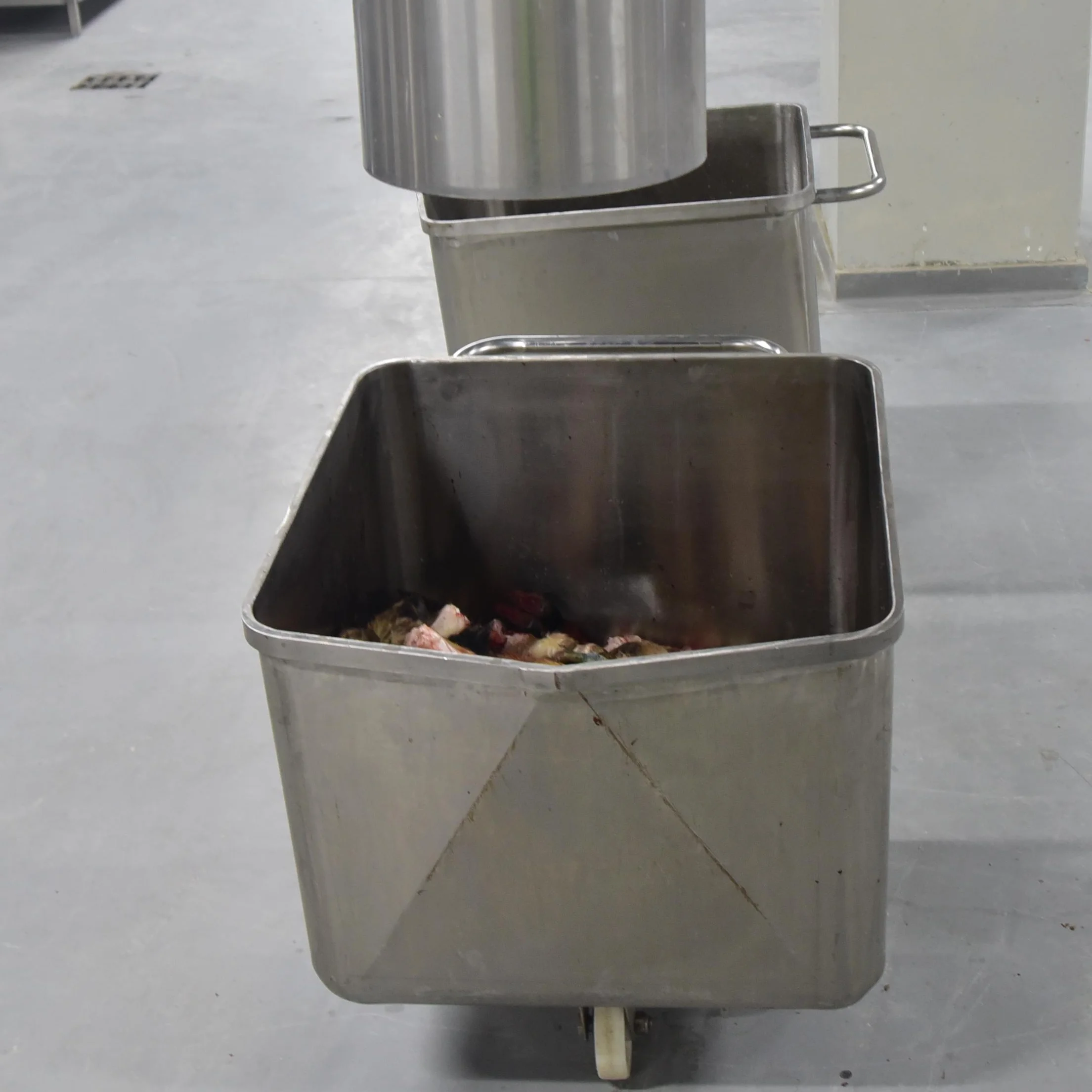 Food-grade circular saws for livestock cutting and processing systems