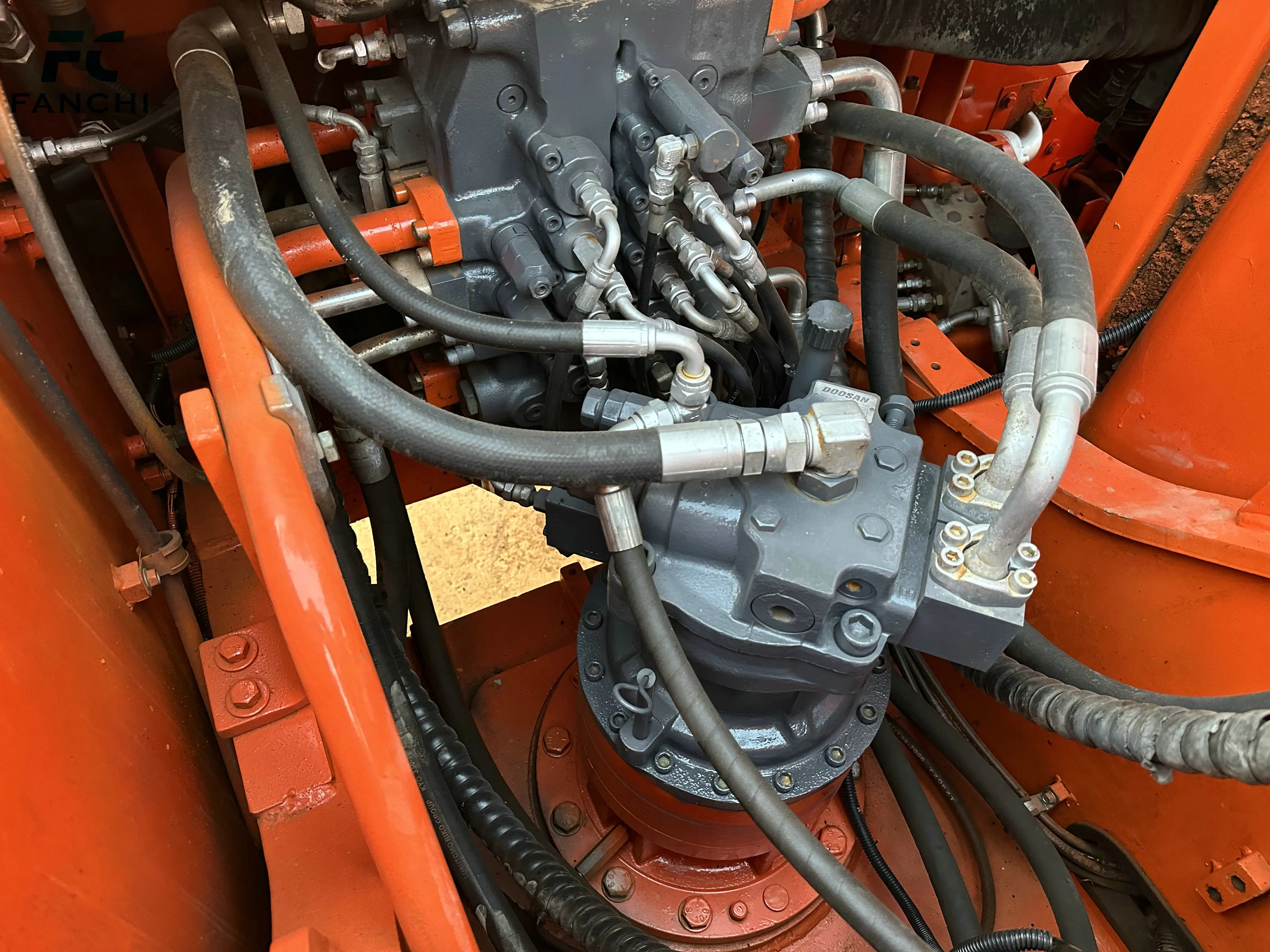 Secondhand Engineering Construction Equipment Excavator For Sale At