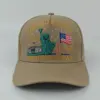 10 Statue khaki
