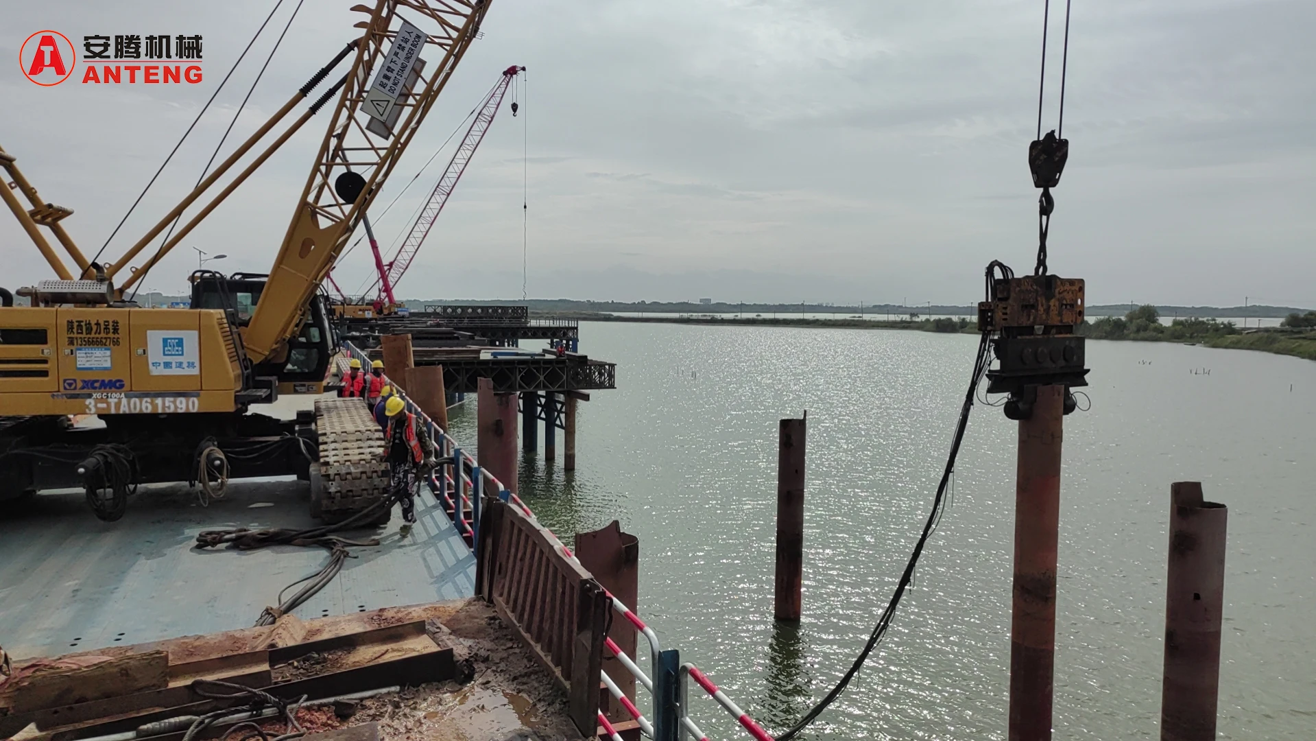 AT-230B Crane Hydraulic Vibro Hammer for Large Bridges Pile Drivers details