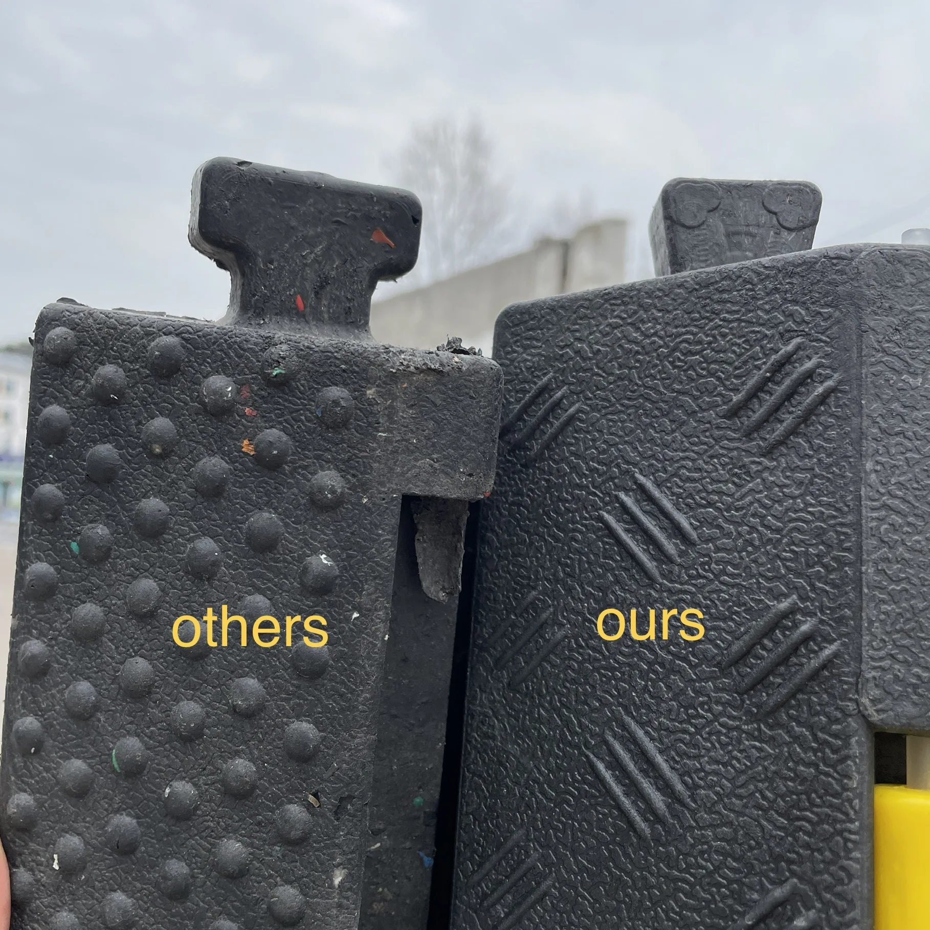 2 Channel Rubber Protector Rubber Cable Ramp Cable Defender Tray Cable Protector Floor PVC Trunking manufacture