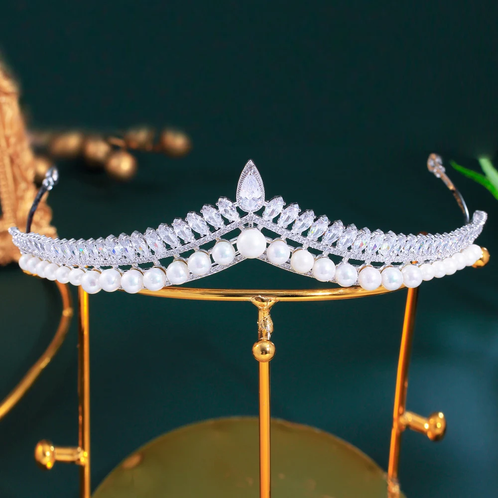 Elegant Queens Headpiece with Shiny CZ Stones for Brides display picture 3
