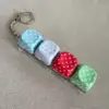 Cuatro botones, fondo transparente, azul estrellado, celeste, rojo, verde.