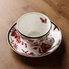 taza y platillo rojo