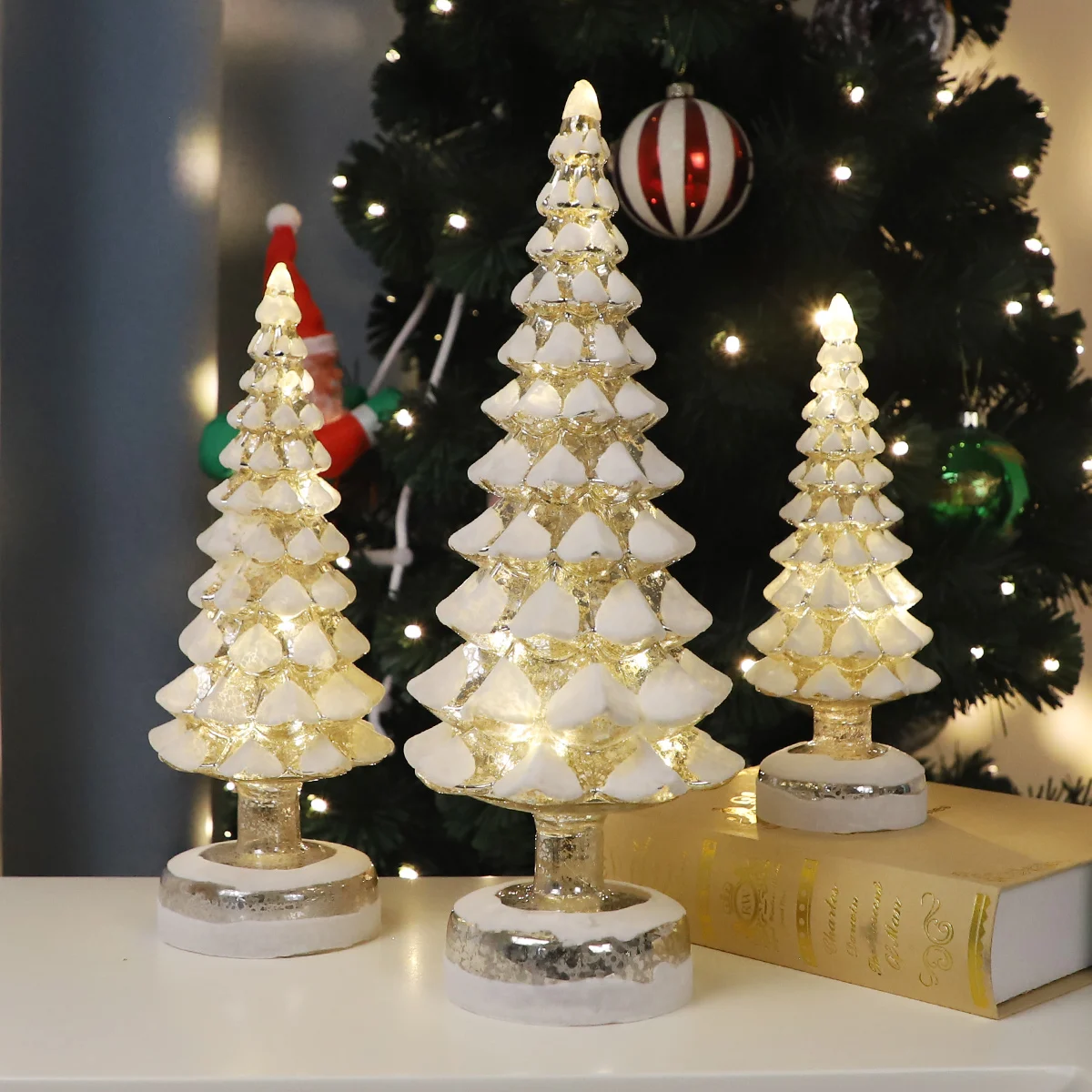 Custom Hand Blown New Design Elegant Snow Covered Christmas Tree Shiny Lighted Home Indoor Decoration Clear Glass