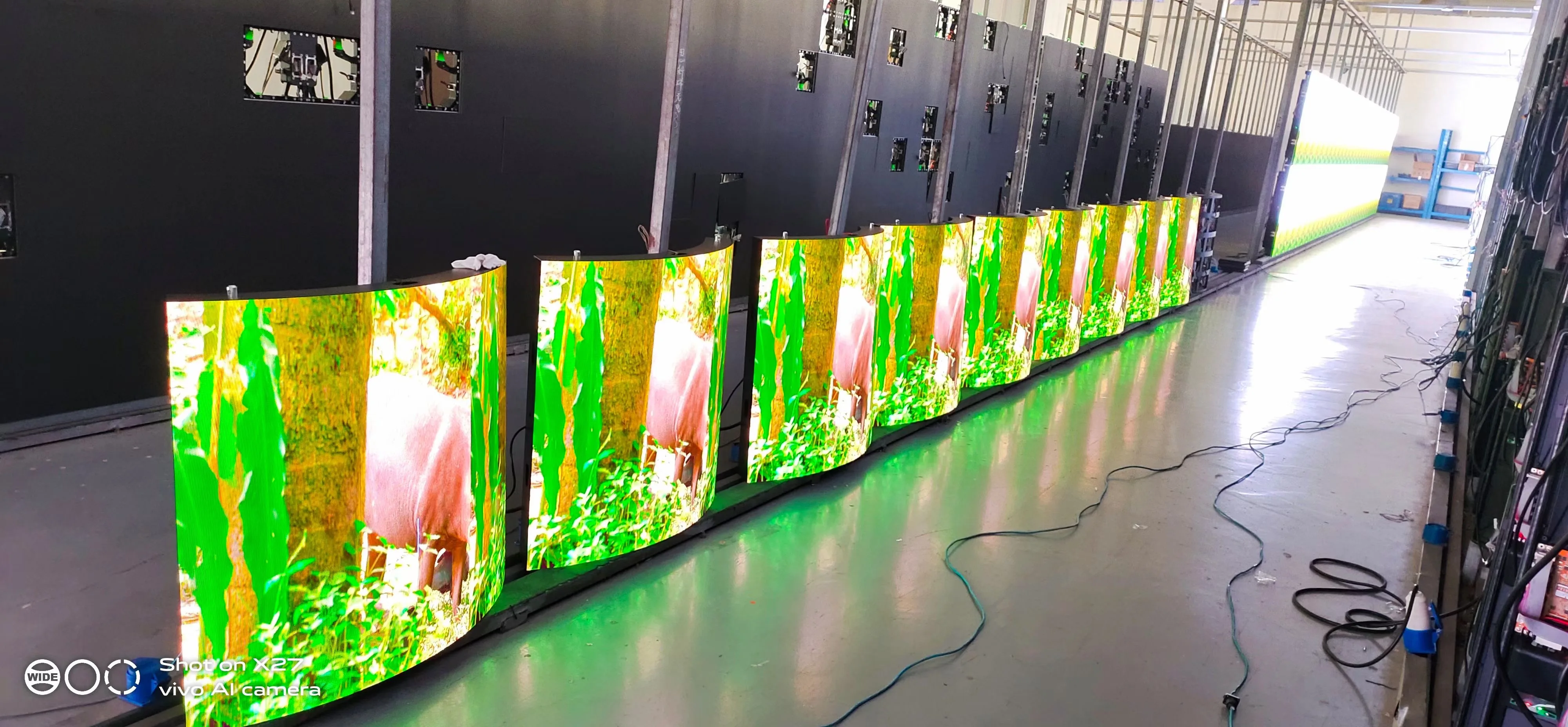 Indoor P3.076 Video Wall Display Module 320mm*160mm Round Circle Curve ...