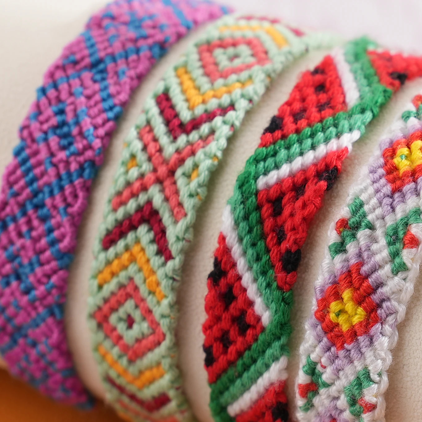 カスタムカラフル編み込みブレスレット カラフルな菱形ワックス